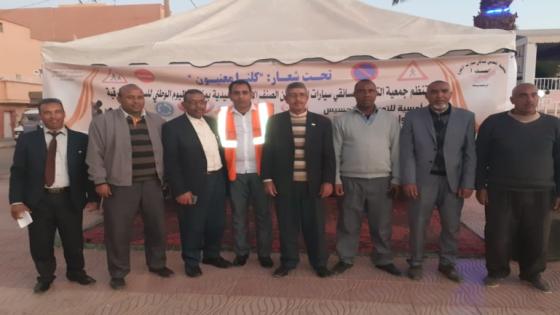 بحضور ممثلي الـuntm جمعية التضامن لسيارات الأجرة الصنف الأول بالرشيدية تنظم حملة للتبرع بالدع ونشاط توعوي في السلامو الطرقية