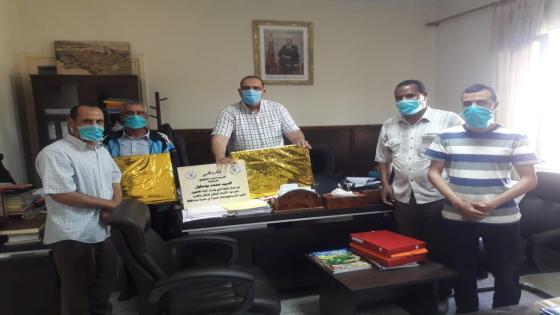 عمال شبكة الري بالرشيدية المنضوون تحت لواء untm يقدمون شهادة تقديرية لمديرهم الجهوي ورئيس شبكة الري