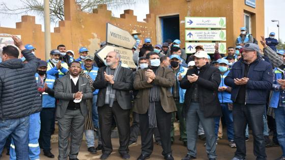 وفد عن الأمانة العامة لـUNTM يقوم بزيارة تضامنية لمعتصم عمال مطرح أم عزة