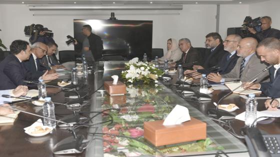 في اجتماع له مع وزير الشغل، الاتحاد يؤكد رفض كل ما من شأنه تقييد أو عرقلة ممارسة حق الإضراب