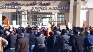 الجامعة الوطنية لموظفي التعليم بفاس مكناس تحتج ضد الساعة الإضافية