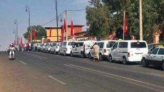 مهنيو سيارات الأجرة بالحوز يحتجون ضد غلاء أسعار المحروقات