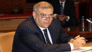 الاتحاد الوطني للشغل بالمغرب يسائل وزير الداخلية بخصوص وضع قانون منظم لقطاع سيارات الأجرة ومنح رخص النقل للسائقين