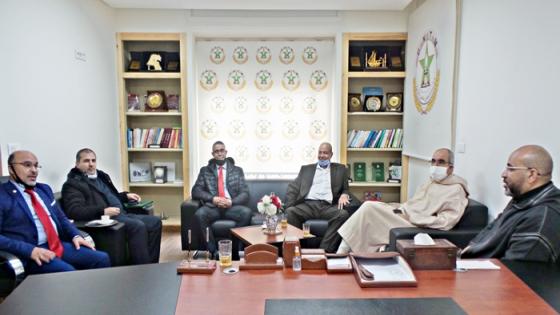 نائب الأمين العام يتدارس مع قيادة نقابة القاعات الرياضية وضعية القطاع